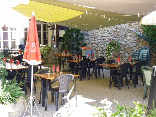 Hôtel Restaurant des Voyageurs (Hotel Restaurant des Voyageurs) in น็อง