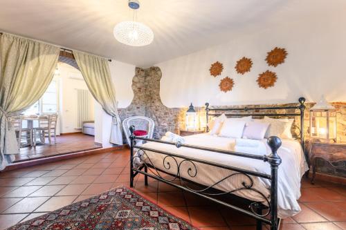 1 king bed, 1 sofa bed