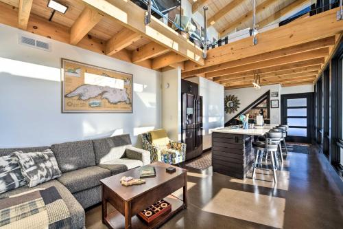Waterfront Lake Superior Cabin: Fire Pit & More! in Two Harbors (MN)