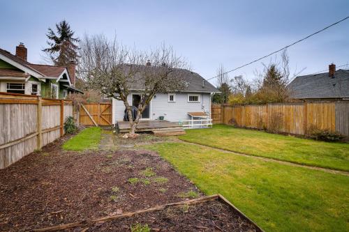 Charming Tacoma Vacation Home with Fenced Yard