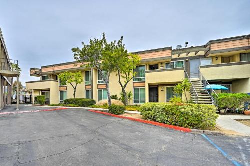 El Cajon Condo 18 Mi to Downtown San Diego!