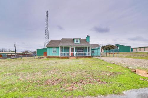 Vian Home Near Tenkiller State Park! in Gore, USA