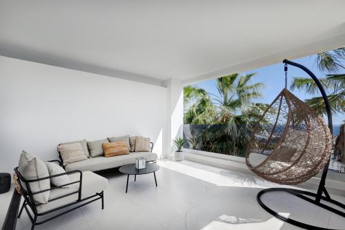 2 Bedroom Apartment @Estepona Hills With Sea View! in บาเอีย เด กาซาเรส
