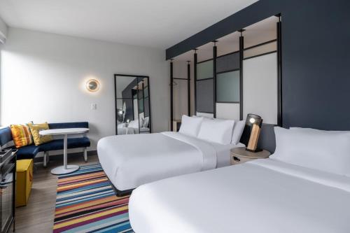 2 queen beds