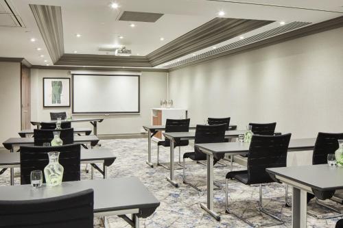 Leeds Marriott Hotel - image 14
