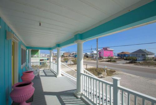 New Listing! Adorable Boho Beach Cottage! Directly Across From the Beach!