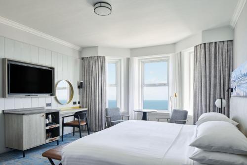 Junior King Suite with Sofa Bed and Sea View