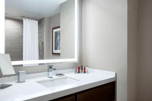 Ithaca Marriott Downtown on the Commons - image 11
