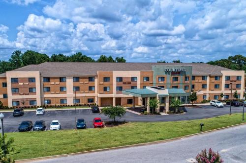 Courtyard by Marriott Troy - image 10