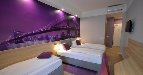 Quadruple Room image 4