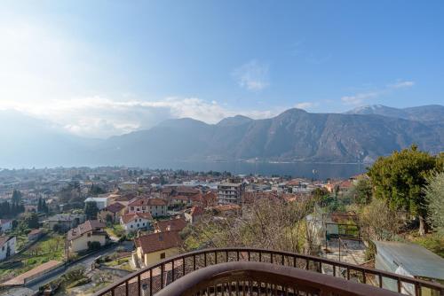 Lake View Villa with Private Parking - Accommodation - Mandello del Lario