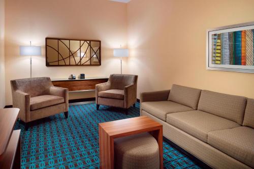 Fairfield Inn & Suites by Marriott Hendersonville Flat Rock - image 11