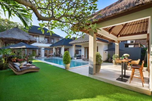 Big PRIVATE 11 Bed, 12,5 Bath, Rosefield Villa with POOL, close to the beach