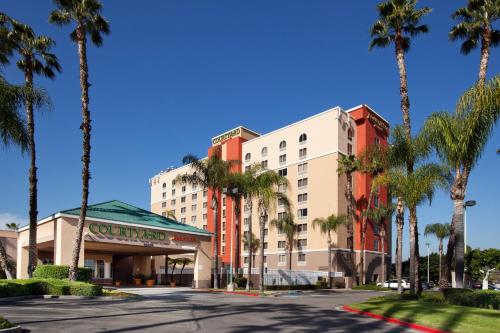 . Courtyard by Marriott Baldwin Park