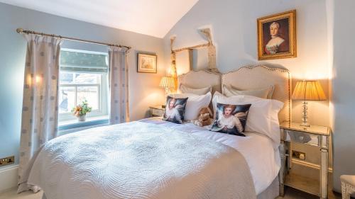 Singer House | Cotswolds Guide