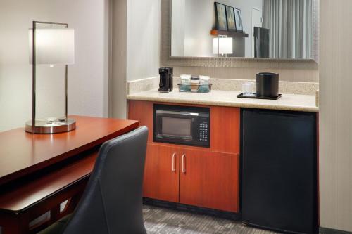 Courtyard by Marriott Greenville Haywood Mall