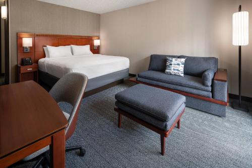 1 king bed, 1 sofa bed