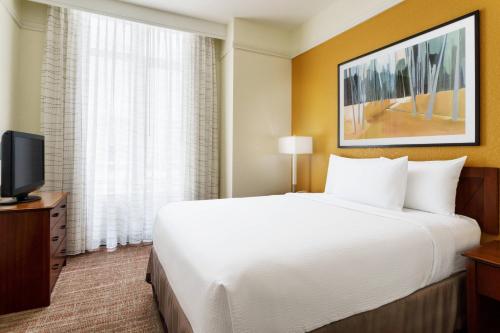 Residence Inn by Marriott Houston Downtown/Convention Center - image 9