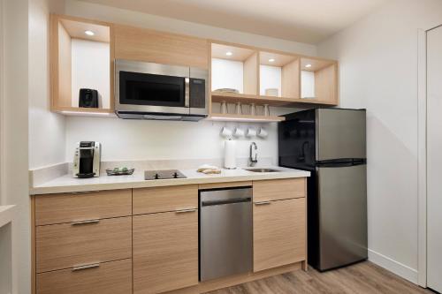 Kitchen, TownePlace Suites by Marriott Tampa Casino Area near Seminole Hard Rock Hotel & Casino