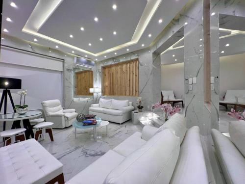 Luxury House, 2BR, 6 Pax, BBQ, WiFi, Playground.