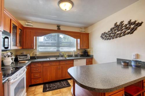 Konyha, Home Away from Home Daytona 3 Bedroom in South Daytona (FL)