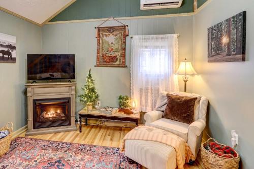 . Adorable Ellijay Cabin w/ Hot Tub & Fire Pit