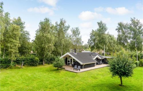  Amazing Home In Fllenslev With 3 Bedrooms And Wifi, Pension in Føllenslev