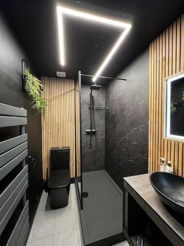 Luxe City Hot Tub: Urban Retreat 3
