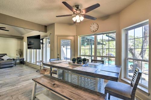 Waterfront Family Home w/ Patio in Hitchcock in Hitchcock