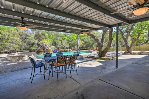 Waterfront Family Home w/ Patio in Hitchcock in Hitchcock