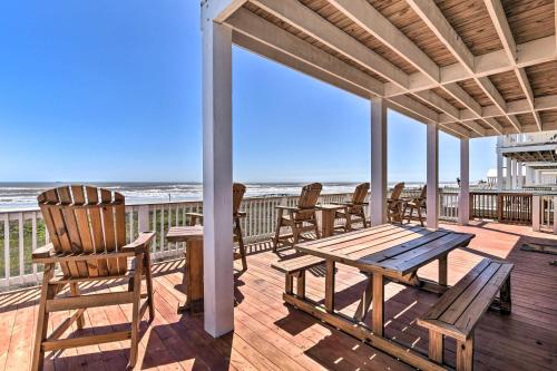 Gulf-View Home with Dog Run in Surfside Beach!