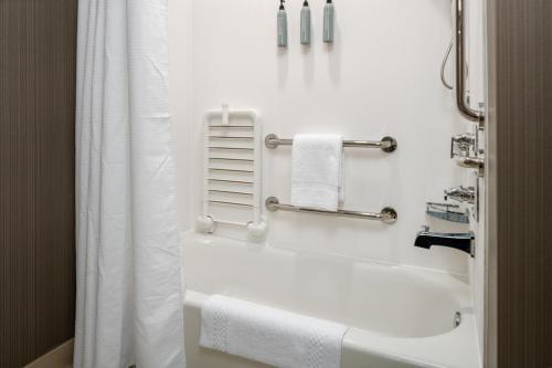 Courtyard by Marriott Houston Northeast - image 13