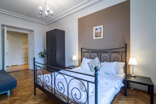 Royal Road Residence - image 11