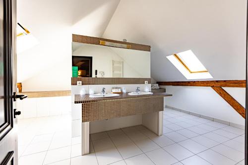 Hotel Central Park Sighisoara - image 11