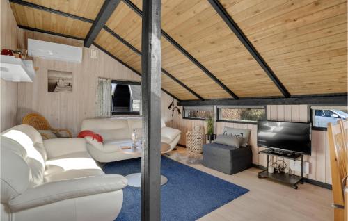  Stunning Home In Juelsminde With Kitchen in Sønderby