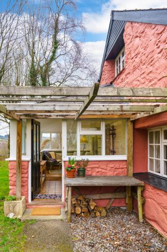 Exterior view, Brynarth Country Cottages in Bronant
