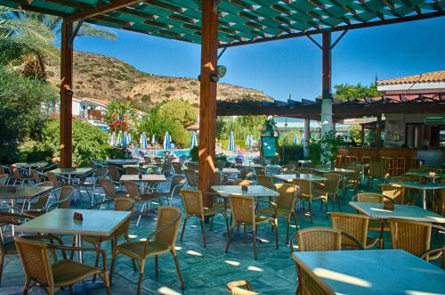 Quầy bar/Pub, Hylatio Tourist Village in Pissouri