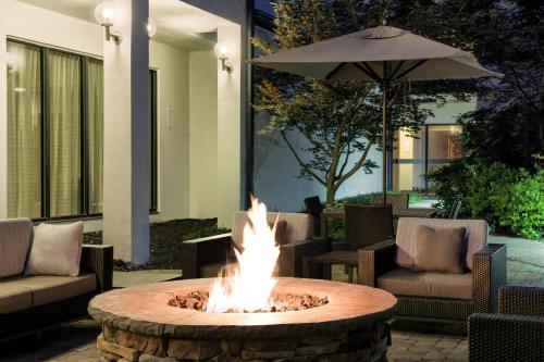 Courtyard Cincinnati Blue Ash - image 3
