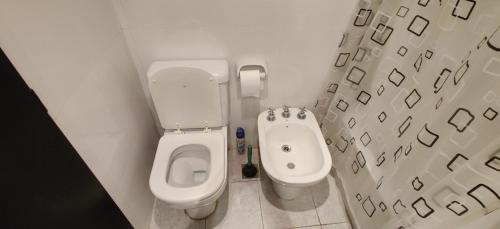 One-Bedroom Apartment image 6