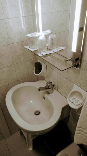 Double Room image 8