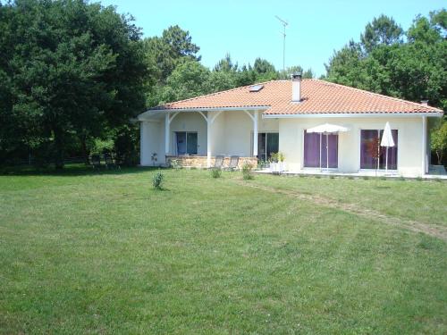 Chambres "Blanches" , bâtiment secondaire hotel la Caravelle, vue jardin Chambres "Blanches" , bâtiment secondaire hotel la Caravelle, vue jardin