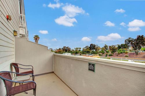 One-Bedroom King Suite with Sofa Bed and Balcony - Non-Smoking