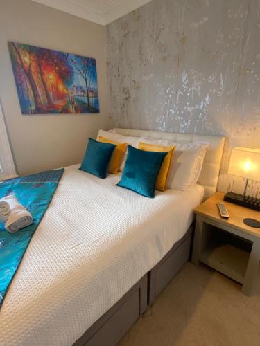 City Centre Convenient Contractor Stay With Free Parking and Free Wifi