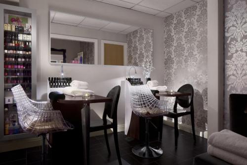 Spa, Radisson Blu Manchester Airport in Manchester Airport