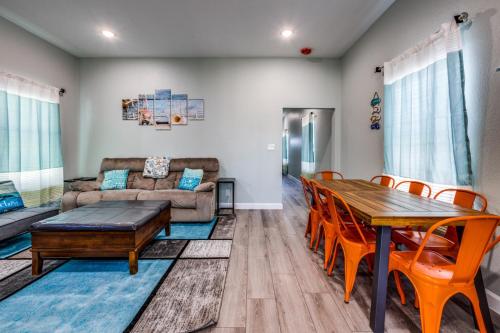 Cozy brand new beach house - 2 mins to the beach in Galveston, USA