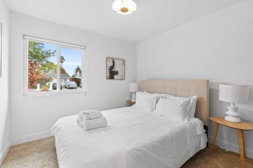 @ Marbella Lane - Fresh and Vibrant 3BR Home