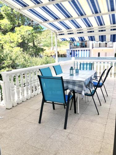 Two-Bedroom Apartment with Terrace and Sea View image 5