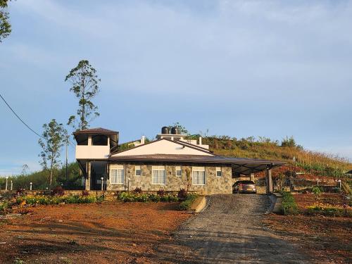 Tranquil Ridge Hilltop Bungalow