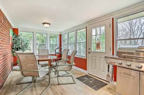 Family Vacation Rental 18 Mi to Philadelphia in Gibbstown, USA