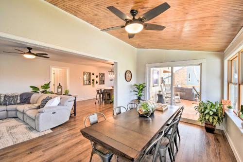 Townville Lake House with Private Dock, Kayaks! in Fair Play, USA